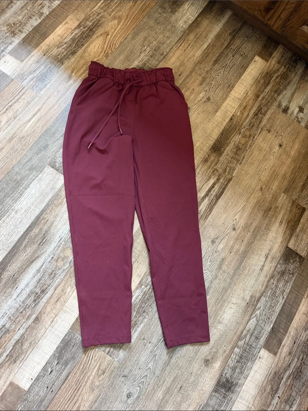 Lululemon athletica Women’s Burgundy Drawstring Joggers Sz 4- very nice cond.